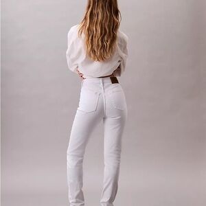 Calvin Klein’s White High Rise Skinny Jeans size 28